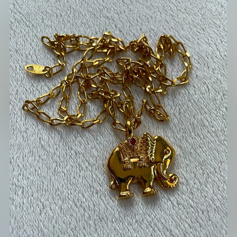 Vintage Avon Elephant Necklace